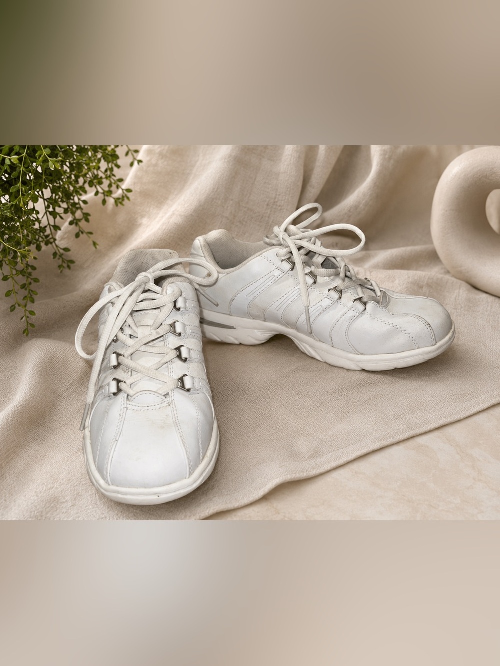 LA Gear Sneakers (Women’s Size 8.5)